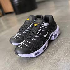 Tênis Nike Tn Preto com Branco Numeração 41